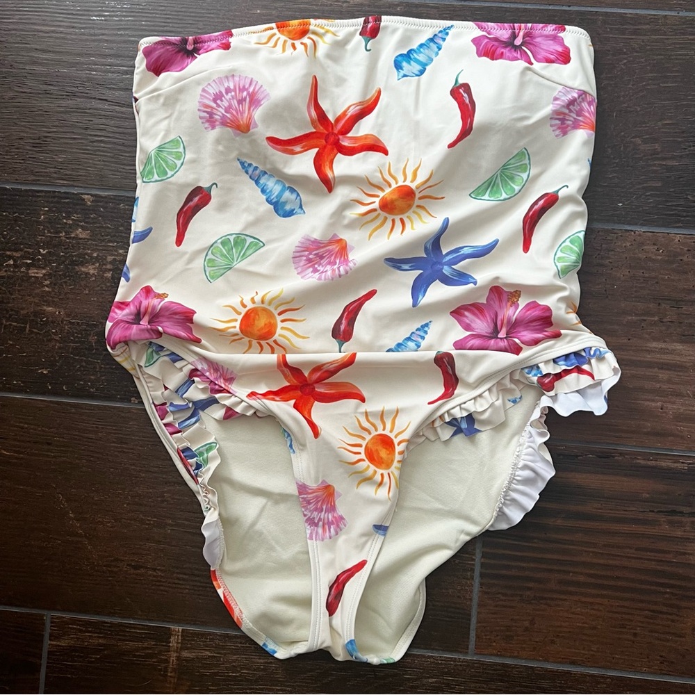ASOS DESIGN May frill edge bandeau swimsuit in shell print size 14 - Picture 4 of 6